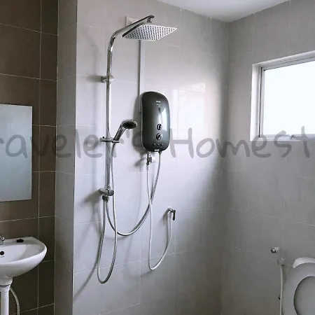 Traveler'S Homestay 旅人窝@ The Venus Sitiawan Kampong Lumut Kiri Exterior photo